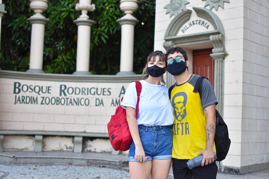 Nina Fayal, 20 anos, universitária.
Rodrigo Brito, 20 anos, universitário.
