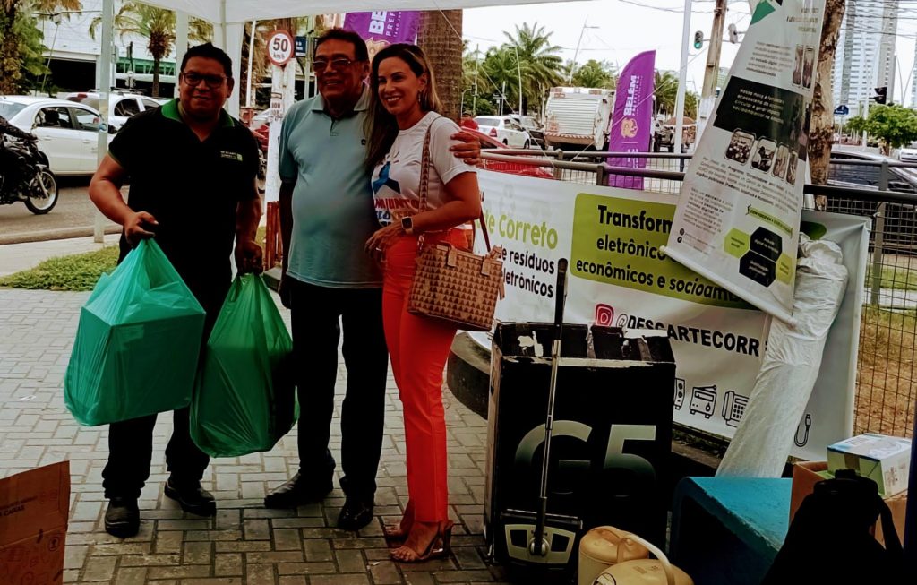 A campanha de descarte e arrecadação de lixo eletrônico montou, nessa sexta-feira, 15, um posto itinerante na Doca de Sousa Franco: importante por evitar prejuízos ao meio ambiente e às pessoas e animais