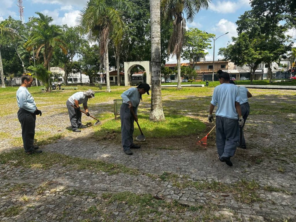 Por meio de parceria, o serviço realizado na praça Dom Alberto Ramos tem a participação das custodiadas do CRF de Ananindeua